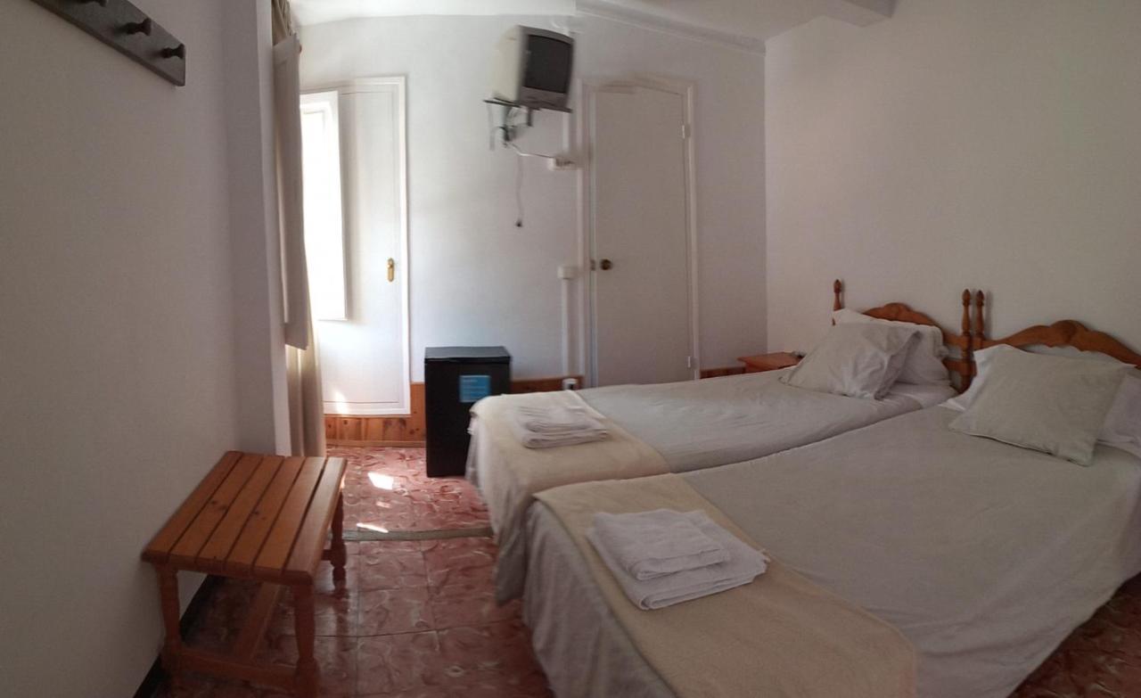 Hostal Fonda Cerdanya La Pobla de Lillet Ngoại thất bức ảnh